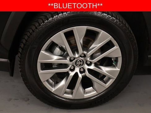 Used 2022 Toyota RAV4 Limited image 10