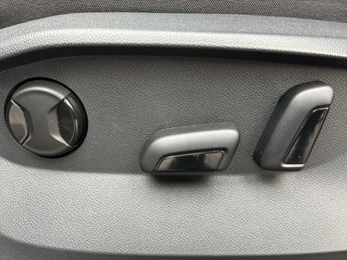 Used 2024 Volkswagen Tiguan SE AWD/4WD image 14