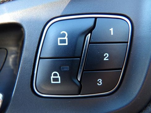 Used 2019 Ford Escape Titanium image 11