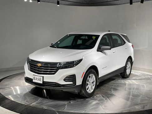 Used 2023 Chevrolet Equinox LS image 8