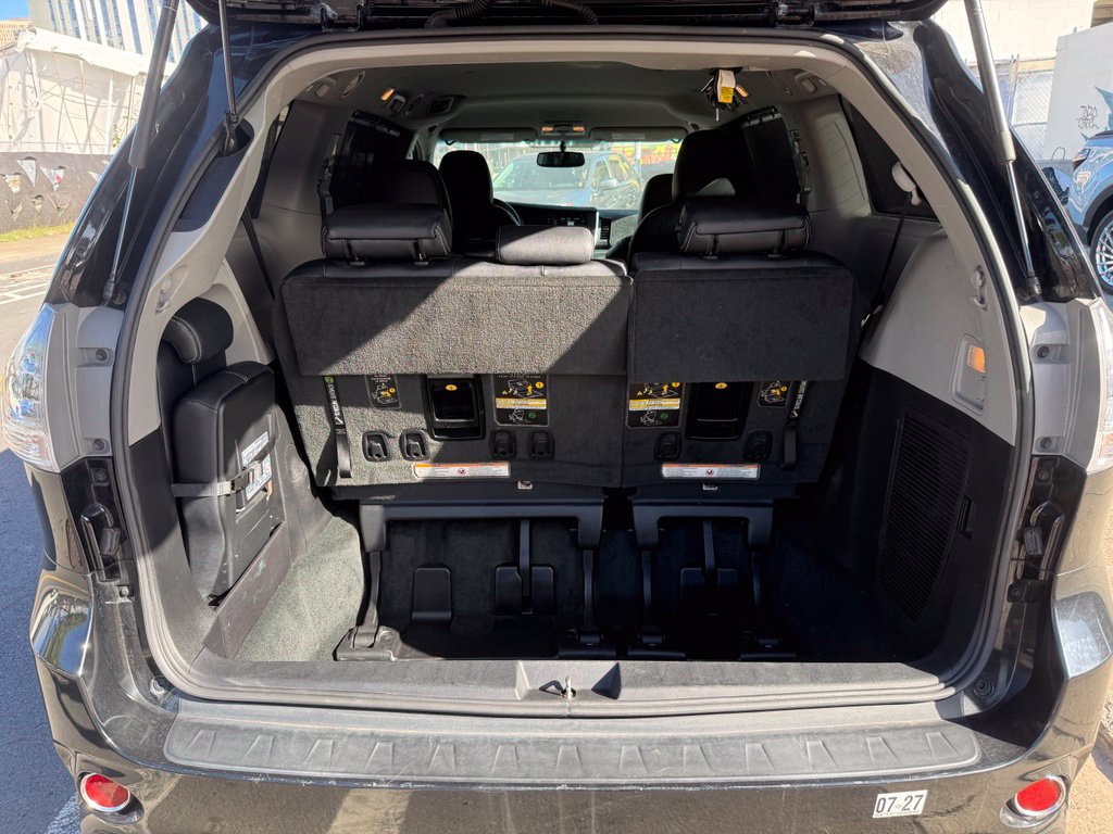 Used 2016 Toyota Sienna SE FWD image 7