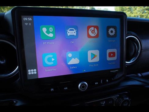 Used 2018 Jeep Wrangler Unlimited Sahara image 33