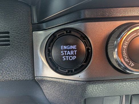 Used 2019 Toyota Tacoma TRD Sport AWD/4WD image 17