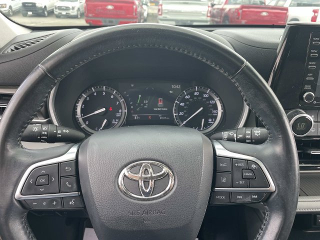 Used 2020 Toyota Highlander XLE AWD/4WD image 30