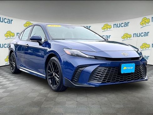 Used 2025 Toyota Camry SE FWD image 1