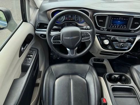 Used 2020 Chrysler Voyager Lxi FWD image 5