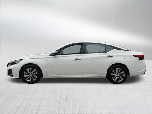 Certified 2025 Nissan Altima 2.5 S FWD image 4