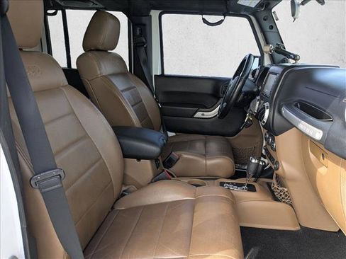 Used 2012 Jeep Wrangler Unlimited Sahara w/ Connectivity Group AWD/4WD image 17