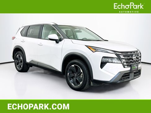 Used 2025 Nissan Rogue SV image 1