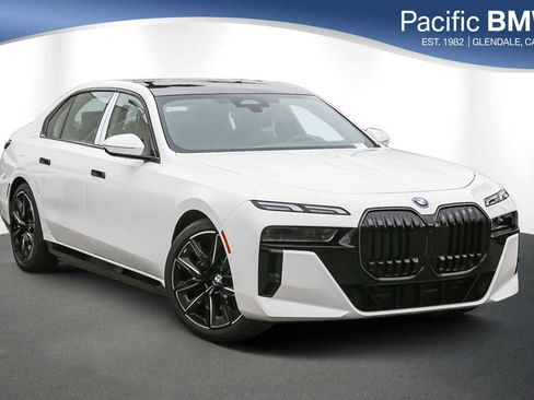 Used 2025 BMW i7 xDrive60 w/ Premium Package image 1