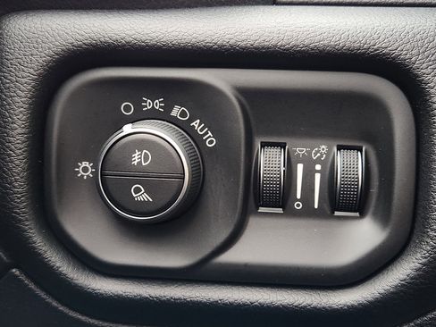 Used 2019 RAM 1500 Laramie w/ Sport Appearance Package image 27