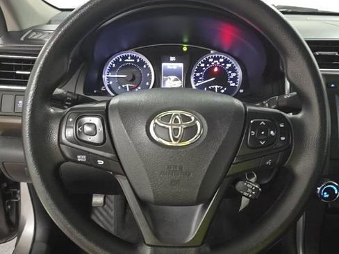 Used 2017 Toyota Camry LE FWD image 5