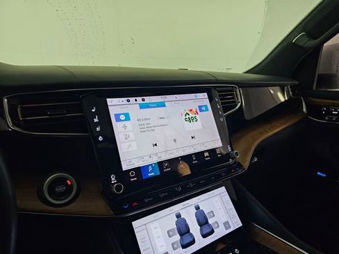 Used 2022 Jeep Grand Wagoneer Series III image 29