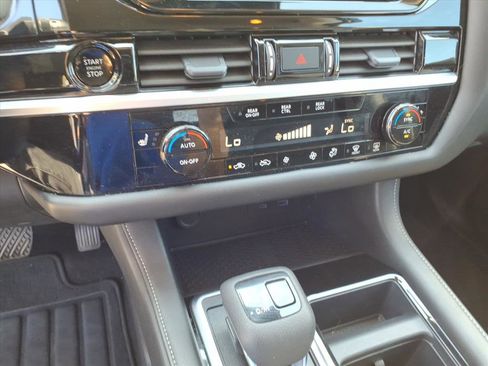 Used 2025 Nissan Pathfinder SV image 13