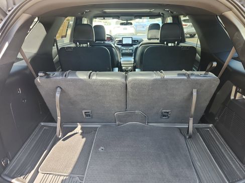 Used 2020 Ford Explorer XLT w/ Equipment Group 202A AWD/4WD image 56