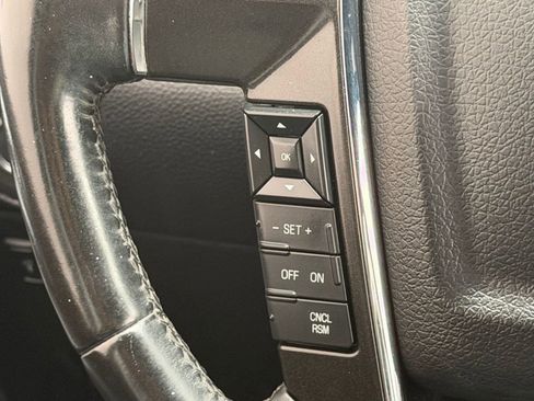 Used 2016 Lincoln Navigator Select RWD image 16