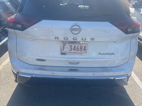 Used 2024 Nissan Rogue Platinum w/ Platinum Premium Package image 3