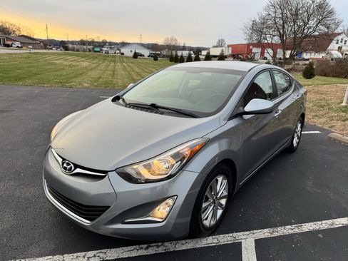 Used 2015 Hyundai Elantra SE w/ Option Group 02 image 2