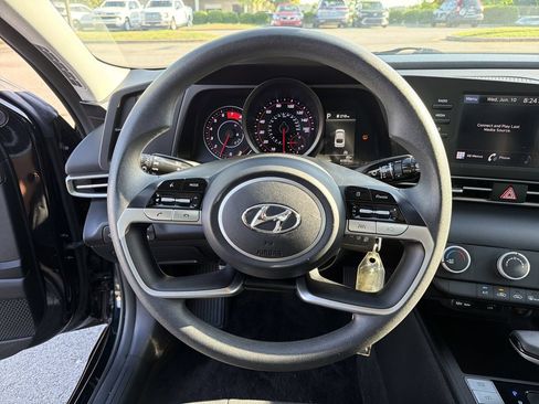 Used 2023 Hyundai Elantra SE FWD image 21