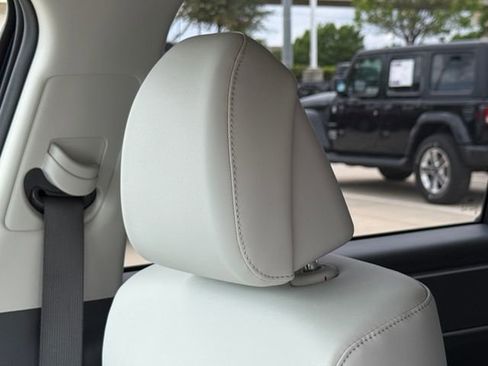 Used 2025 Hyundai Santa Fe SEL FWD image 14