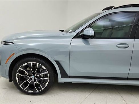 Used 2025 BMW X7 xDrive40i w/ M Sport Package image 9