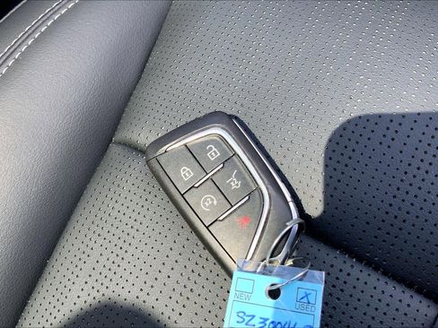 Used 2025 Cadillac Lyriq Luxury image 14