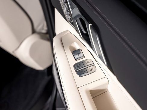 Used 2024 BMW X7 M60i w/ Executive Package image 68