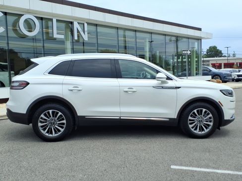 Certified 2023 Lincoln Nautilus AWD w/ Premium Package image 2