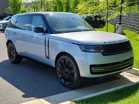 New 2026 Land Rover Range Rover Long Wheelbase SE AWD/4WD image 10