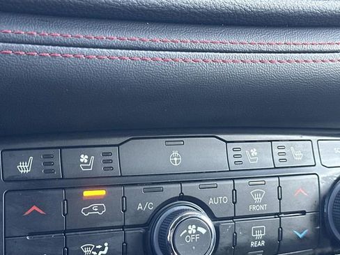 Used 2024 Dodge Durango GT image 32