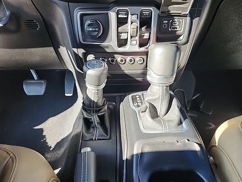 Used 2018 Jeep Wrangler Unlimited Sahara w/ Dual Top Group image 35