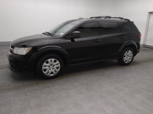 Used 2019 Dodge Journey SE image 2