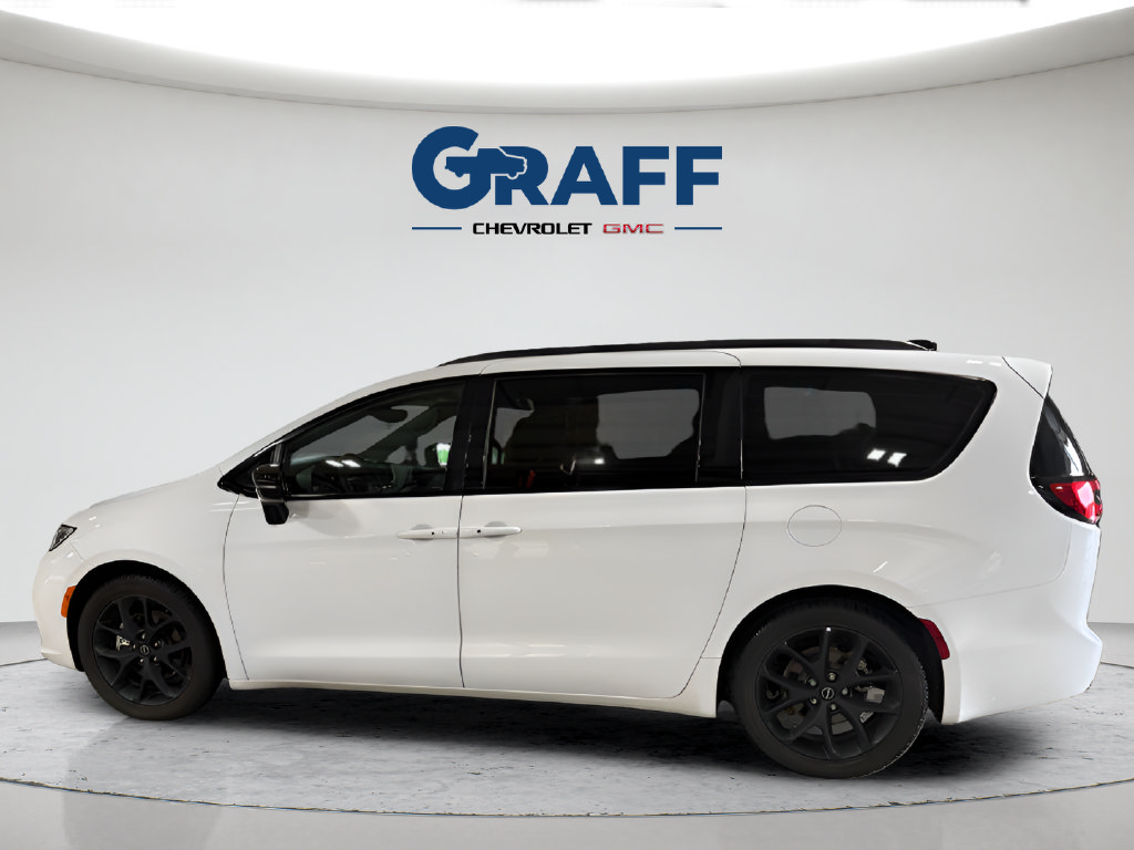Used 2025 Chrysler Pacifica Limited FWD image 2
