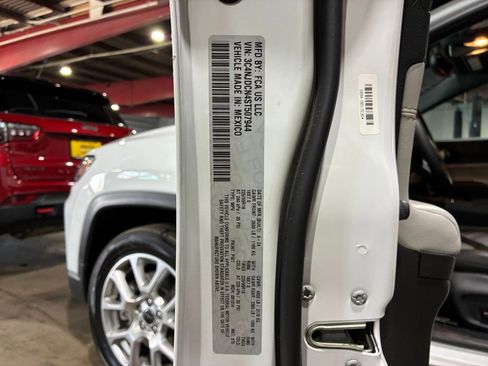 Used 2025 Jeep Compass Limited image 30