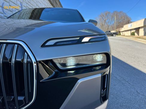 Used 2023 BMW 740i image 14