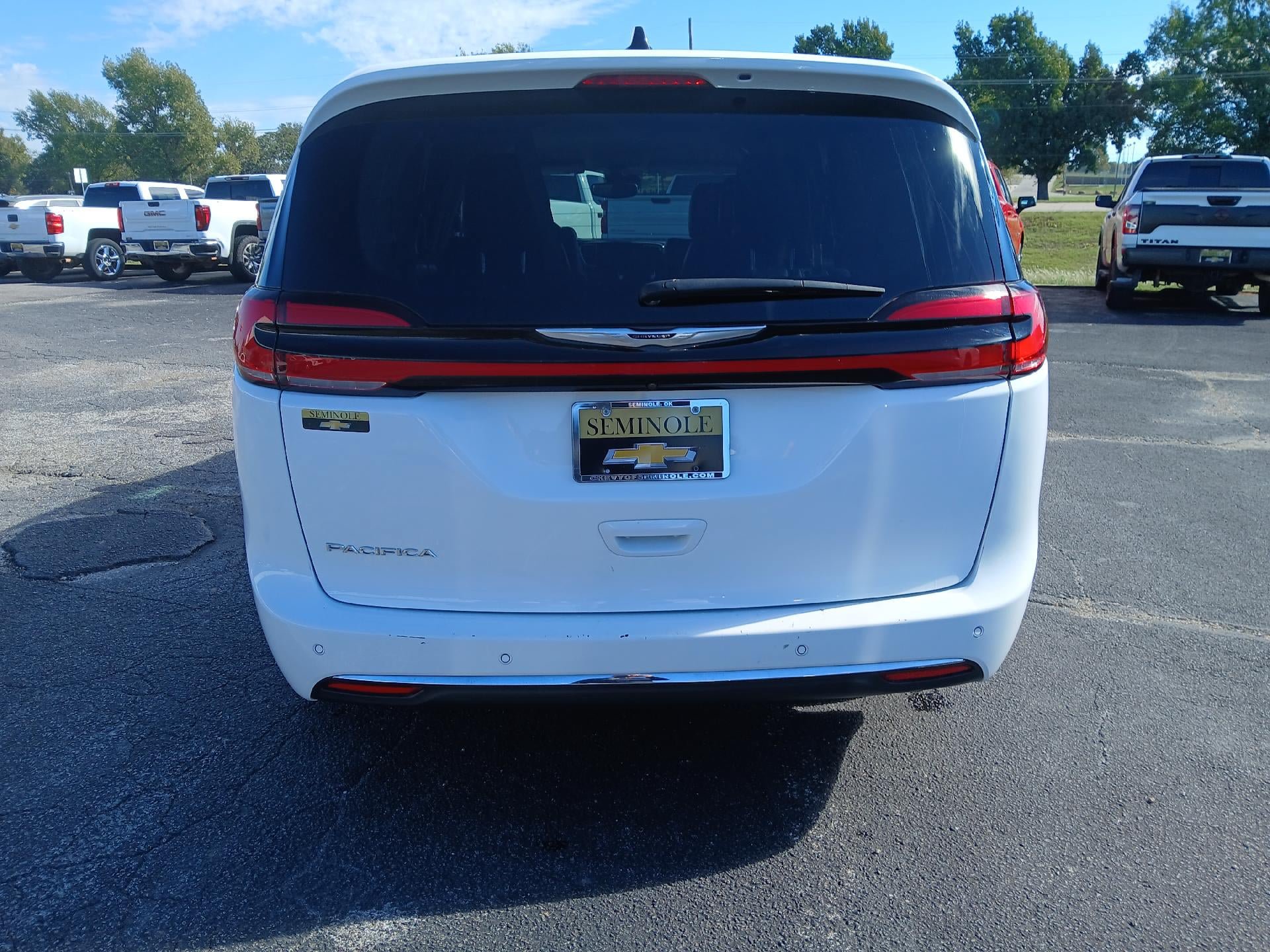 Used 2024 Chrysler Pacifica Touring-L FWD image 4