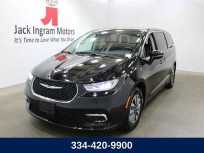 Used 2024 Chrysler Pacifica Limited
