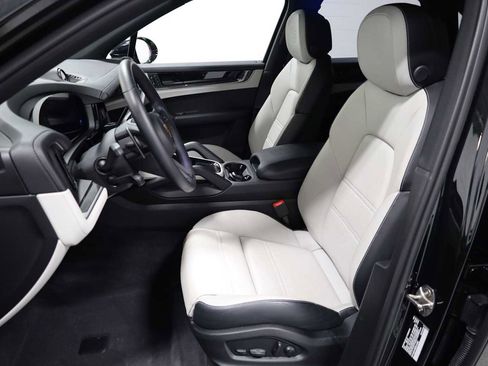 Certified 2025 Porsche Cayenne E-Hybrid image 5