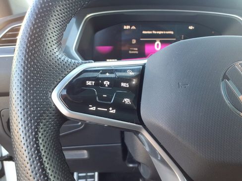 Used 2024 Volkswagen Tiguan SE R-Line image 18