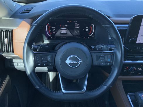 Used 2023 Nissan Pathfinder Platinum image 32