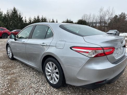 Used 2018 Toyota Camry LE image 6