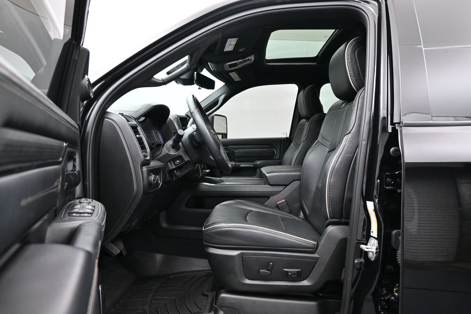 Used 2024 RAM 2500 Limited AWD/4WD image 9