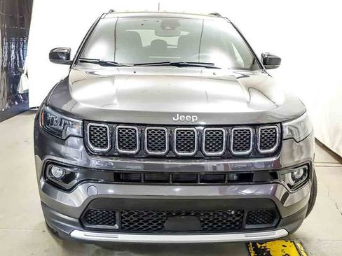 Used 2023 Jeep Compass Limited AWD/4WD image 3