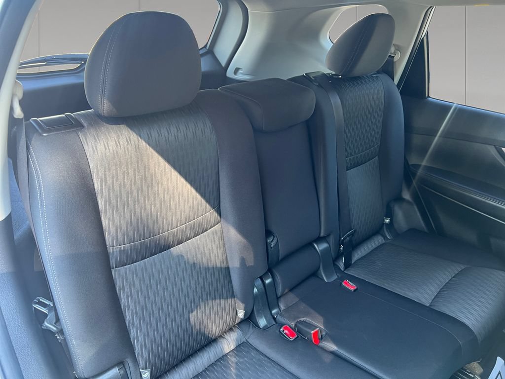 Used 2018 Nissan Rogue SV AWD/4WD image 18