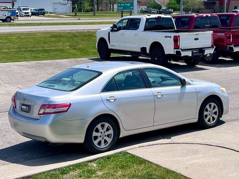 Used 2010 Toyota Camry LE FWD image 6