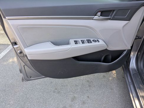 Used 2018 Hyundai Elantra Value Edition FWD image 10