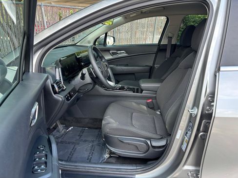 Used 2025 Kia Sportage LX AWD/4WD image 3