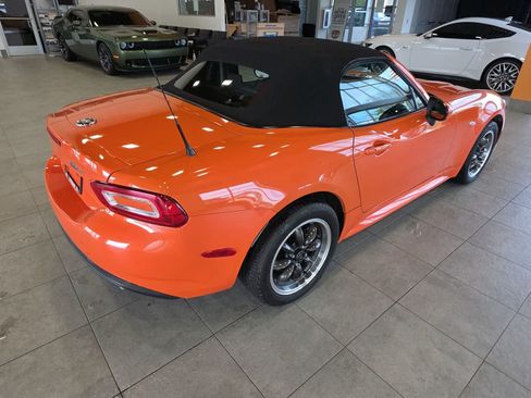 Used 2017 FIAT 124 Spider Classica RWD image 9