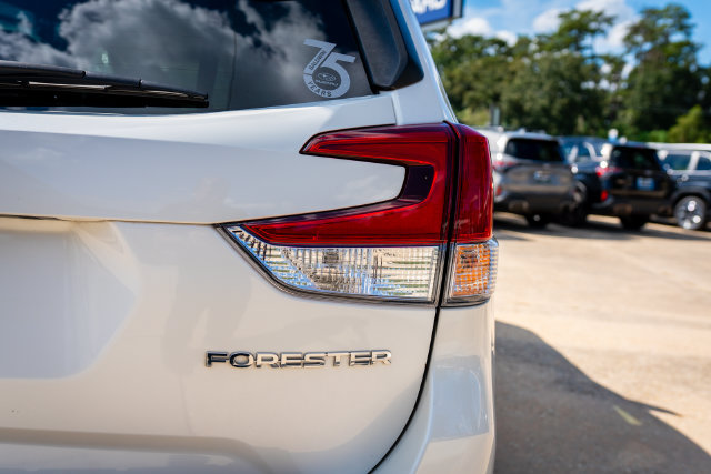 Used 2020 Subaru Forester Premium AWD/4WD image 17