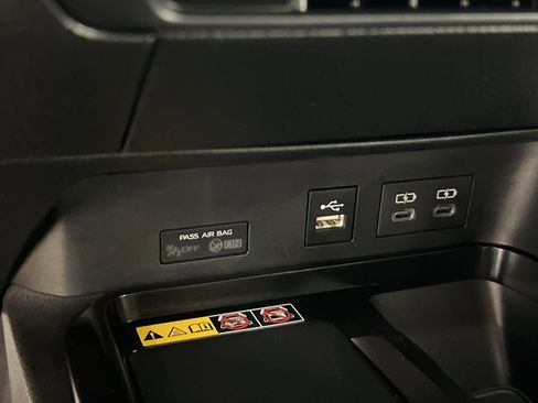 Used 2025 Toyota Camry SE image 29